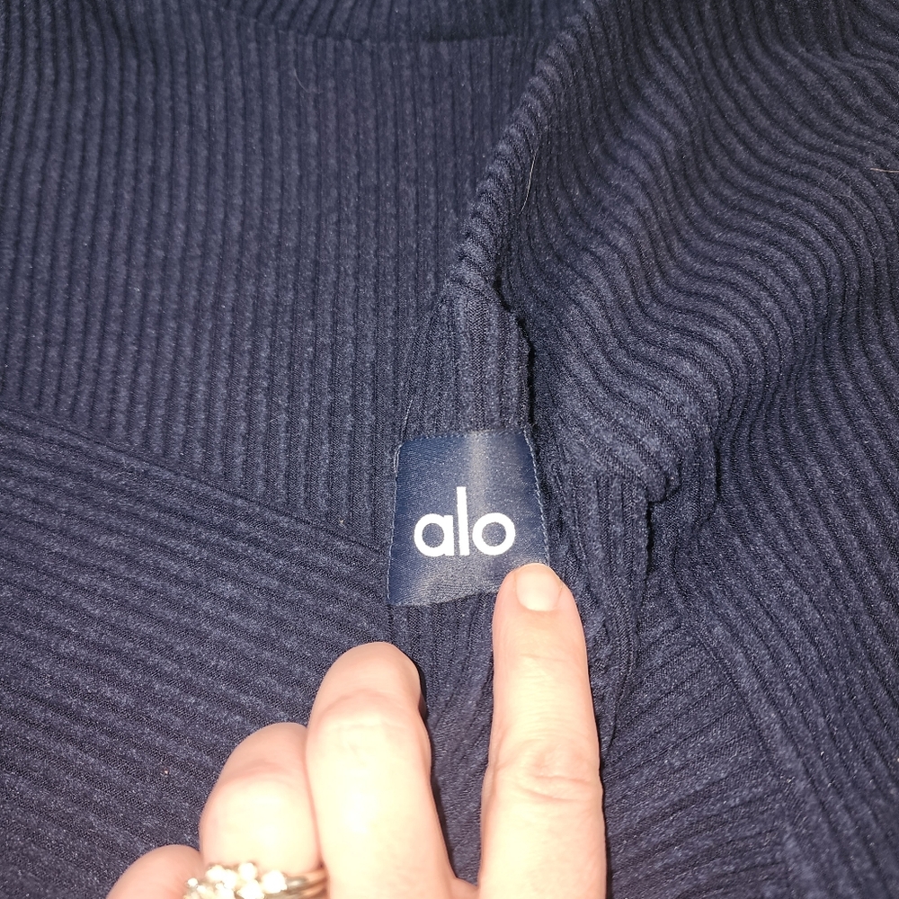 2 ALO Yoga Women's Black Ribbed Hoodies - Picture 4 of 7